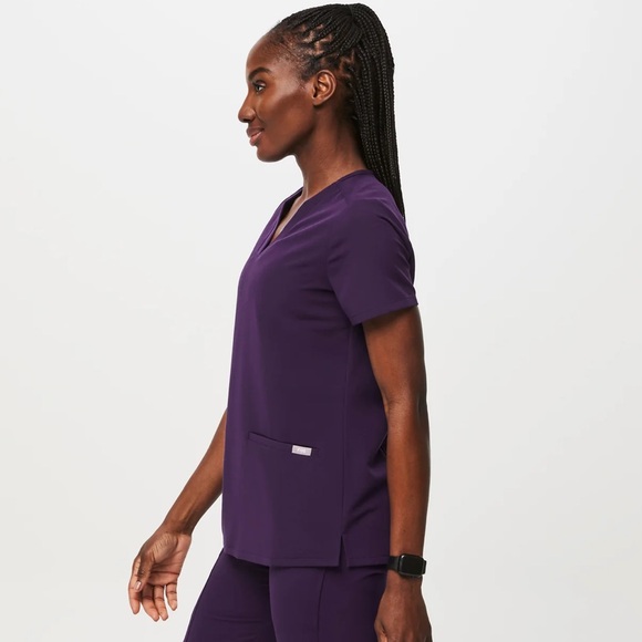Figs Casma 3 Pocket Scrub Top Purple Size Large - Picture 2 of 8